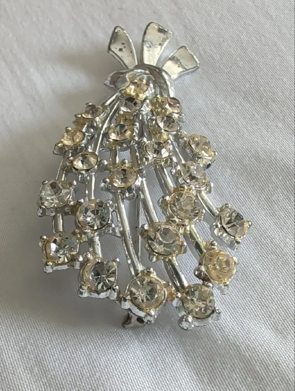 Vintage 1950s Silvertone Waterfall Spray Brooch Pin Clear/Champagne Rhinestones